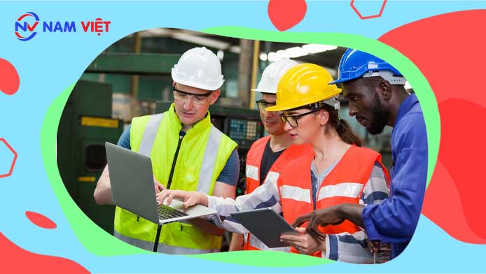 Đảm bảo rằng người lao động được đào tạo về cách sử dụng các thiết bị và công cụ an toàn, cũng như biết cách ứng phó với các tình huống nguy hiểm.