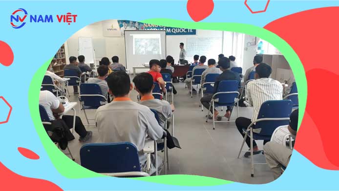 Tại Sao Việc Đào tạo An toàn Lao động là Quan trọng đối với Công nhân Hóa chất?