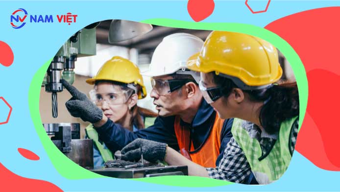 Các công ty sản xuất phải thường xuyên tổ chức cuộc kiểm tra an toàn và đào tạo nhân viên.